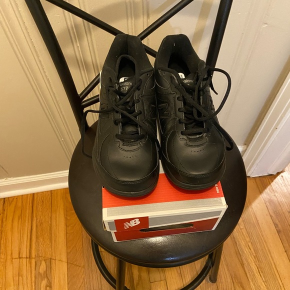 New Balance Women’s 8 D All-Black Sneakers - Picture 1 of 6